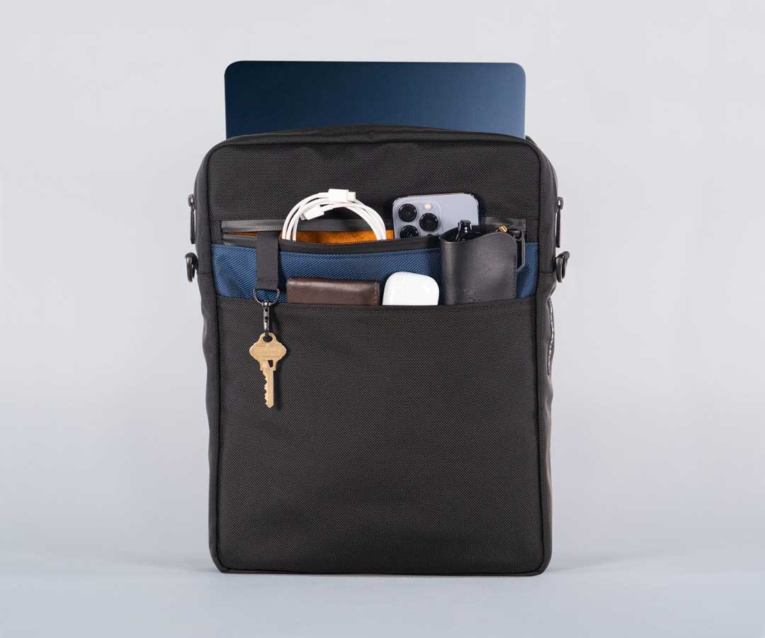 Essential Crossbody - Image 3