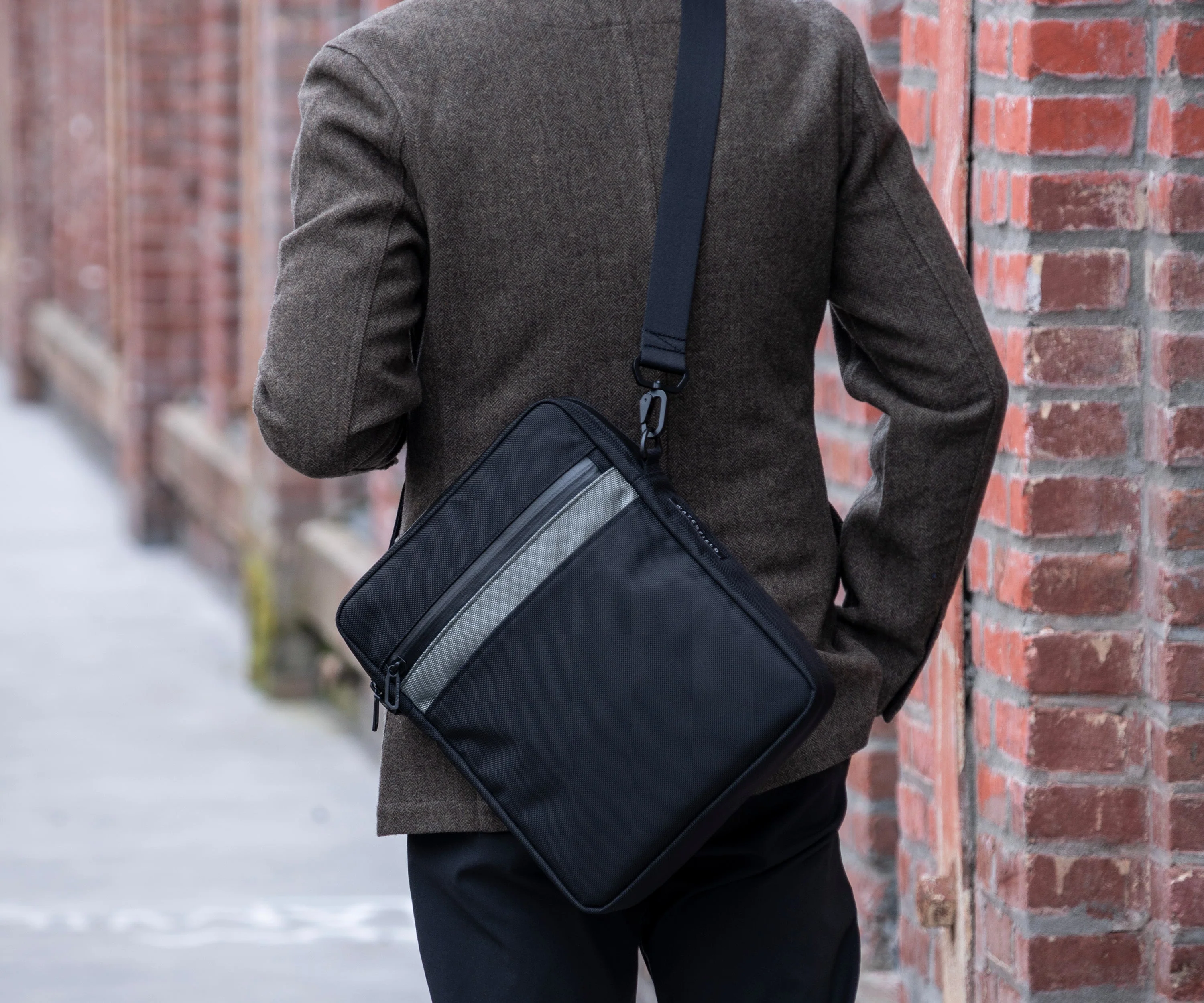 Essential Crossbody - Image 7