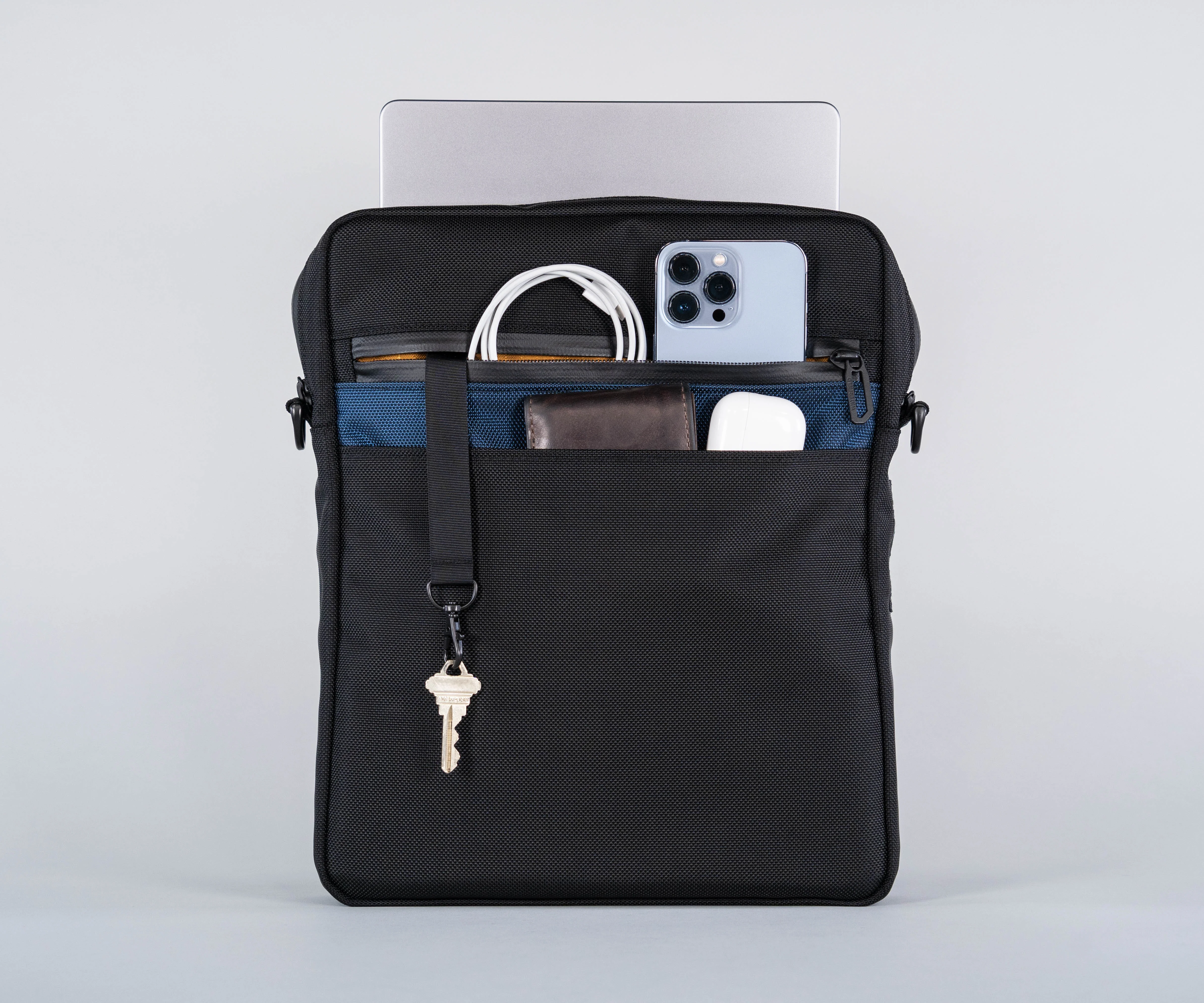 Essential Crossbody - Image 9