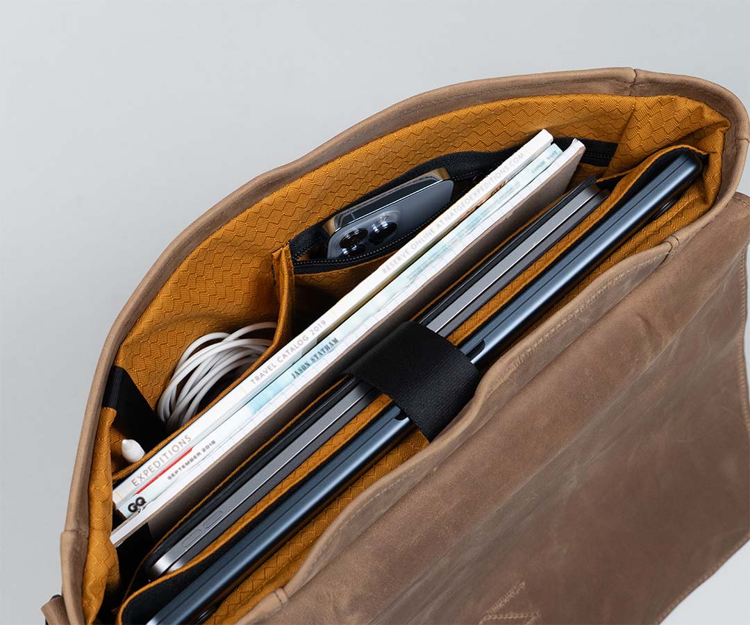 Executive Leather Messenger - Image 5