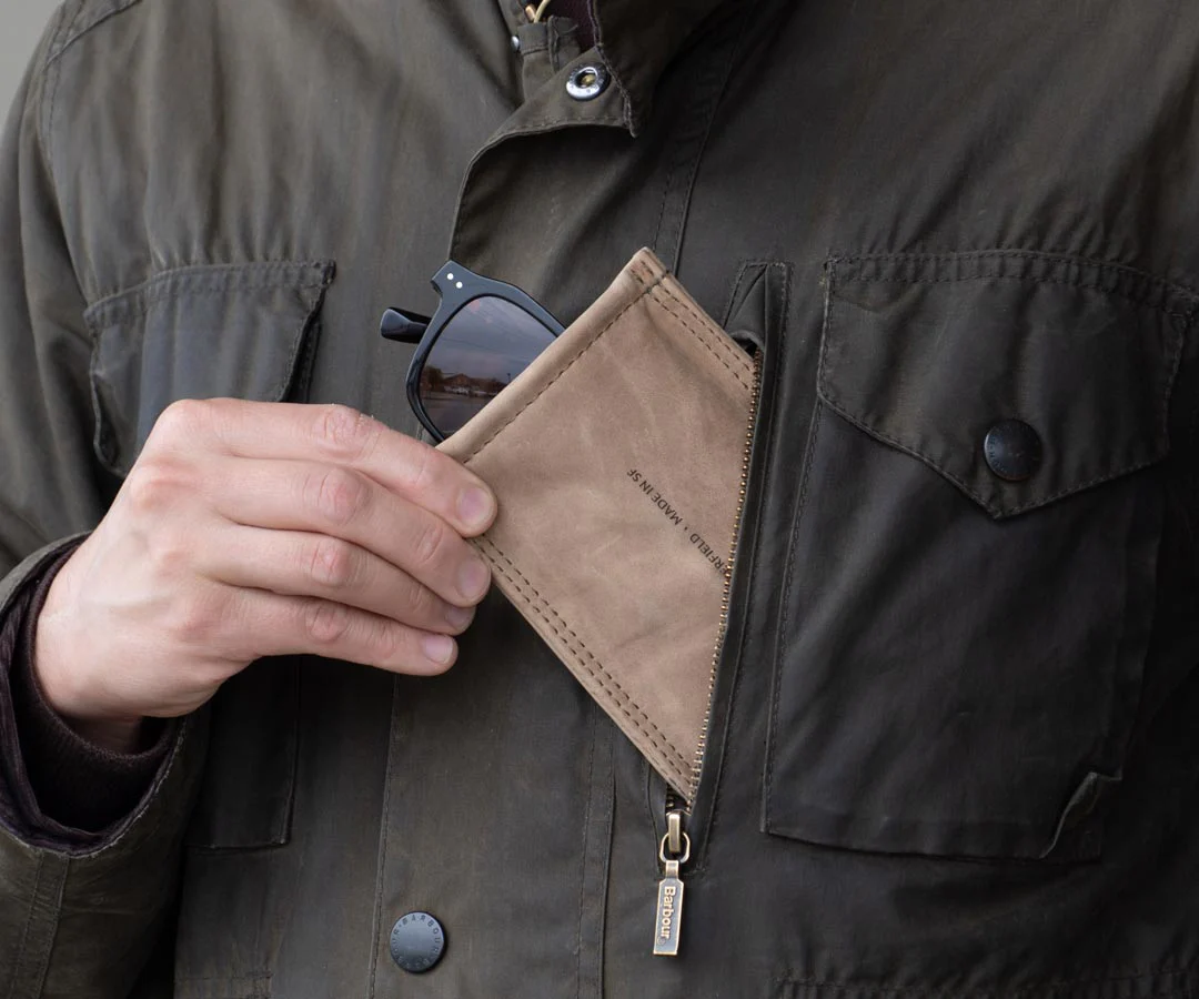 Vista Magnetic Glasses Case - Image 7