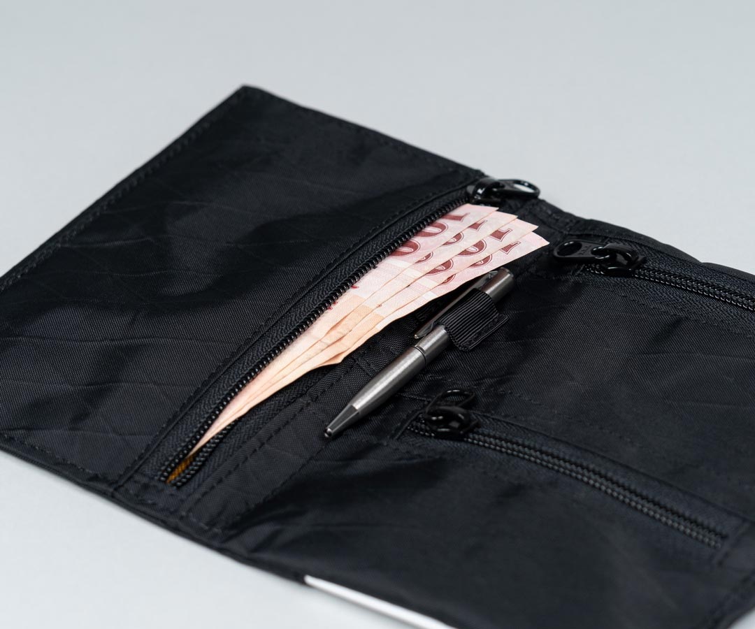 Magnetic Passport Wallet - Image 9