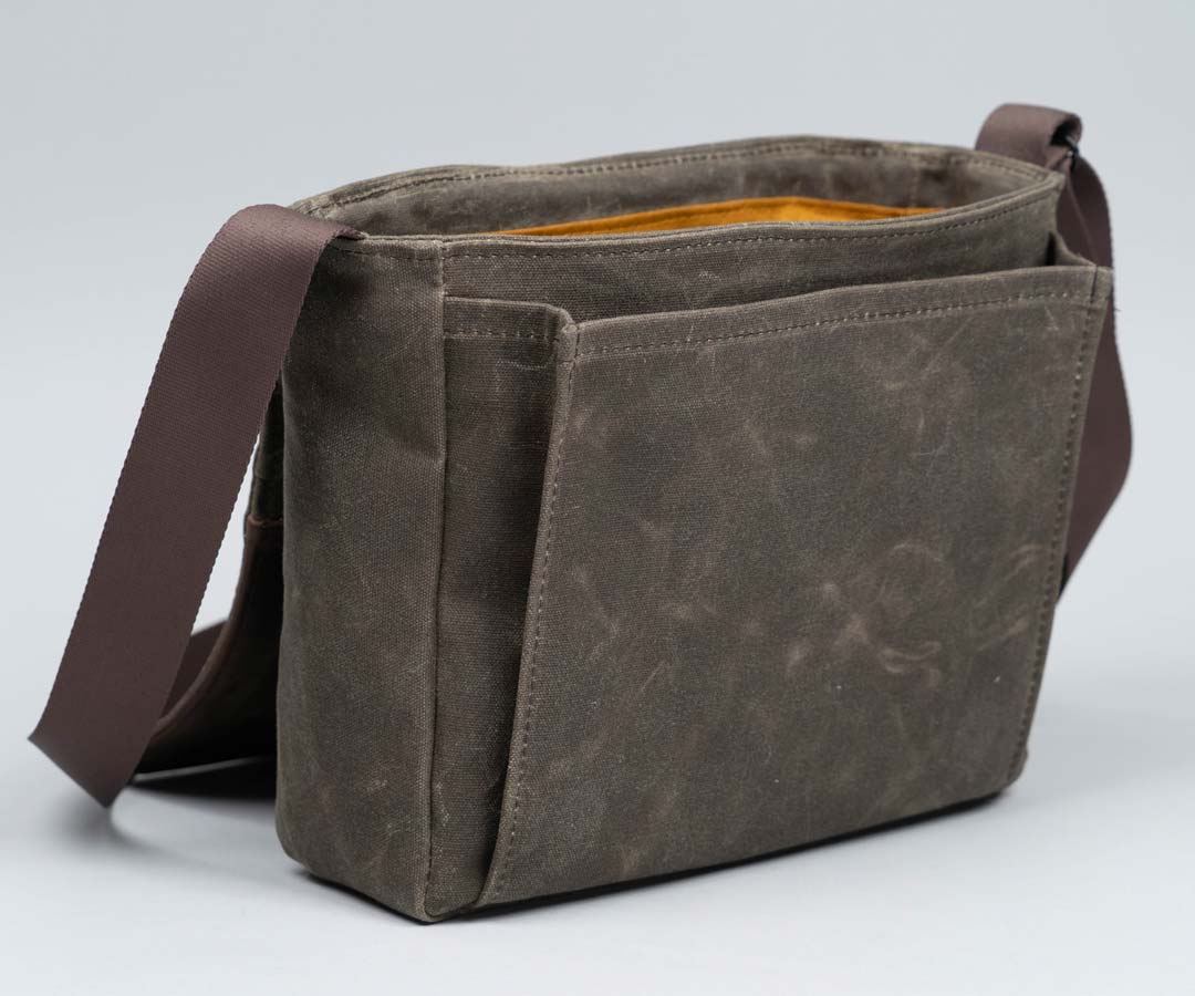 Shinjuku Messenger Bag - Image 11