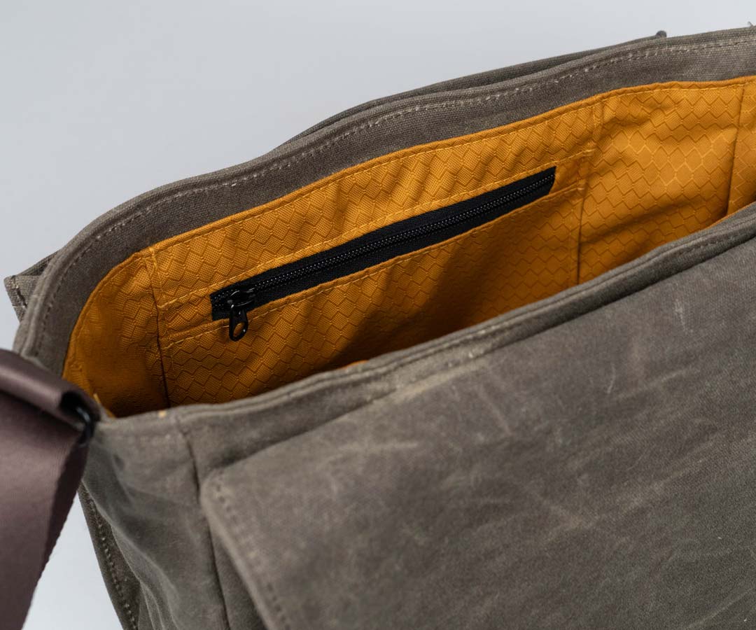 Shinjuku Messenger Bag - Image 7