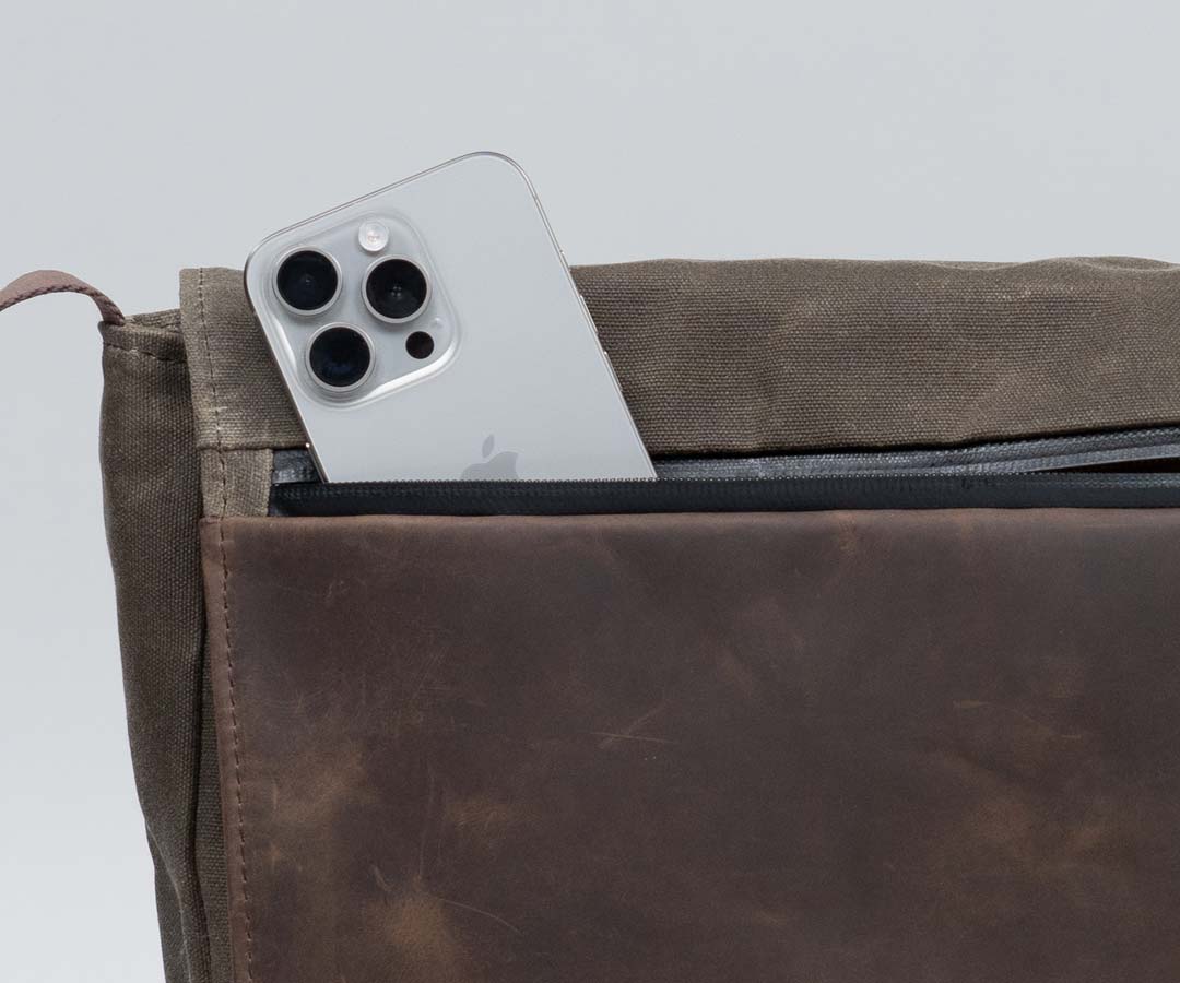 Shinjuku Messenger Bag - Image 9